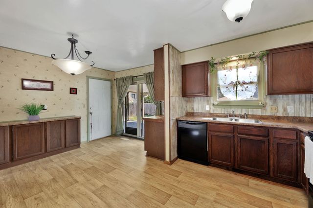 929 E 53rd St S, Wichita, KS 67216