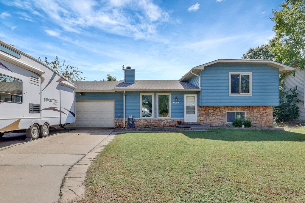 929 E 53rd St S, Wichita, KS 67216