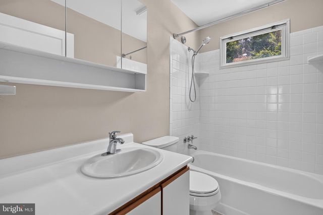 7027 JEFFERSON AVE, Falls Church, VA 22042
