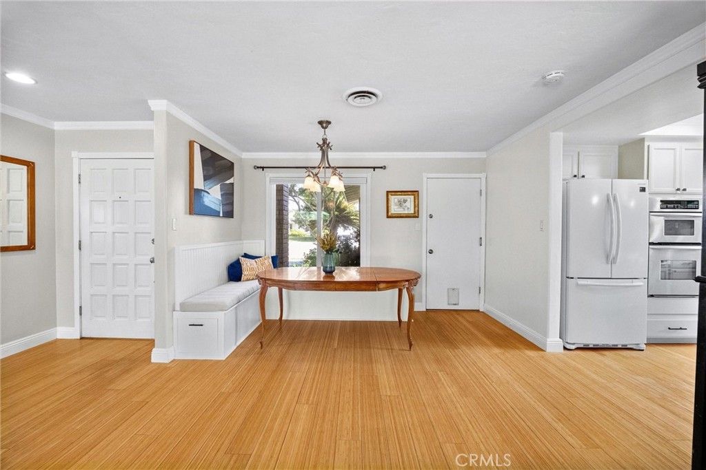 Image 11 of property listing at 1409 Longway Lane, Bakersfield, CA 93309