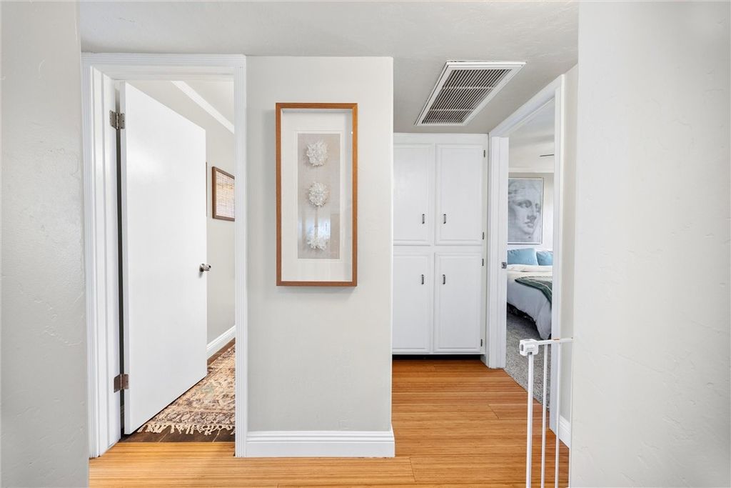 Image 15 of property listing at 1409 Longway Lane, Bakersfield, CA 93309