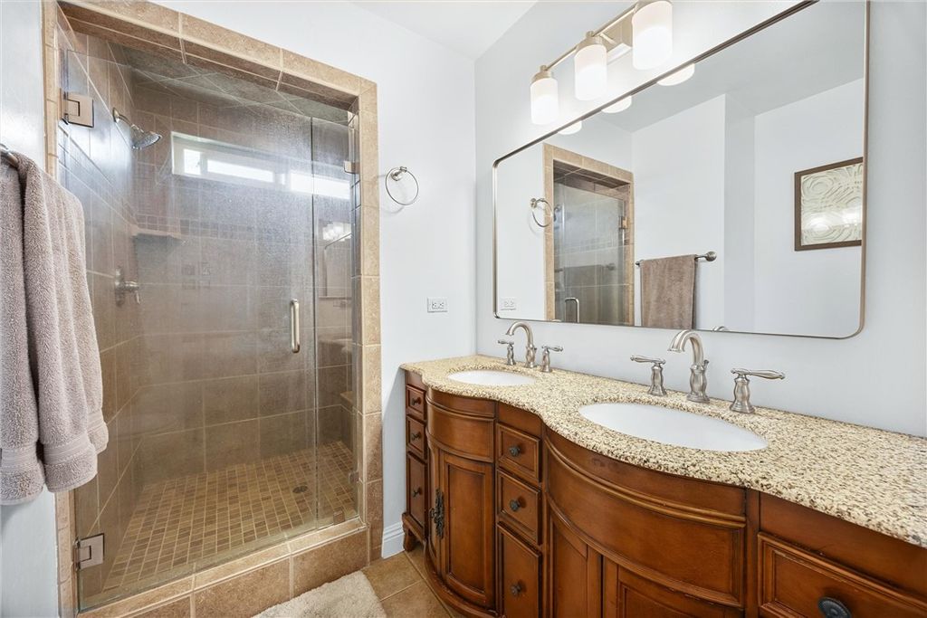 Image 18 of property listing at 1409 Longway Lane, Bakersfield, CA 93309