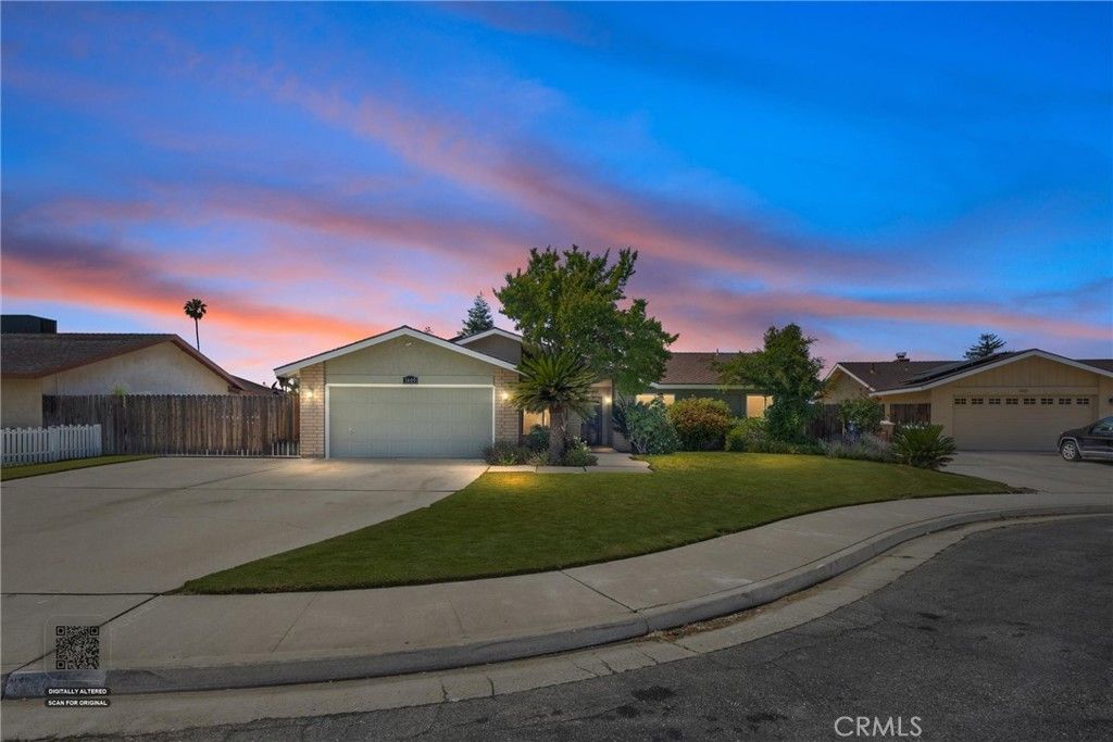 Image 2 of property listing at 1409 Longway Lane, Bakersfield, CA 93309