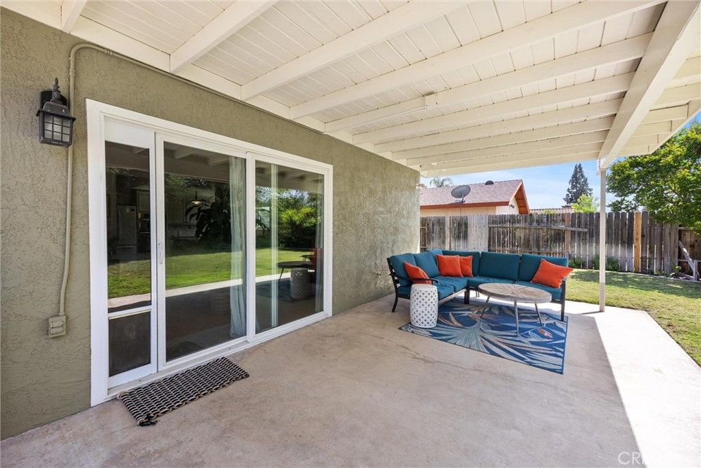Image 22 of property listing at 1409 Longway Lane, Bakersfield, CA 93309