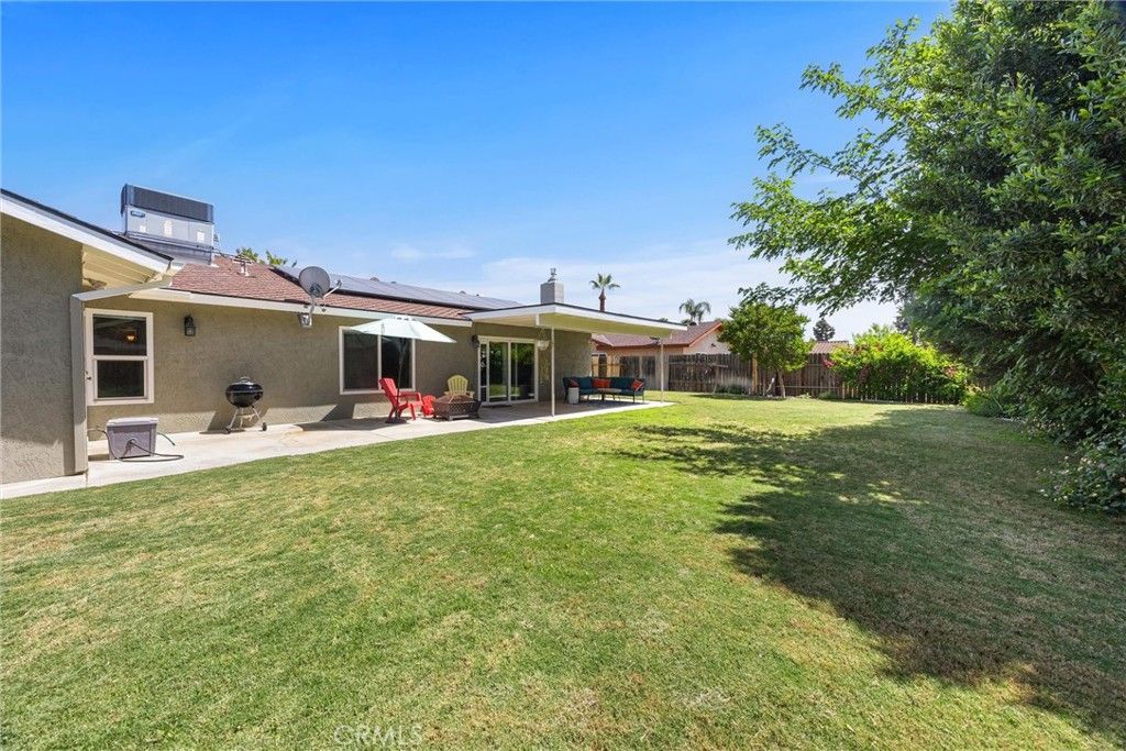 Image 27 of property listing at 1409 Longway Lane, Bakersfield, CA 93309