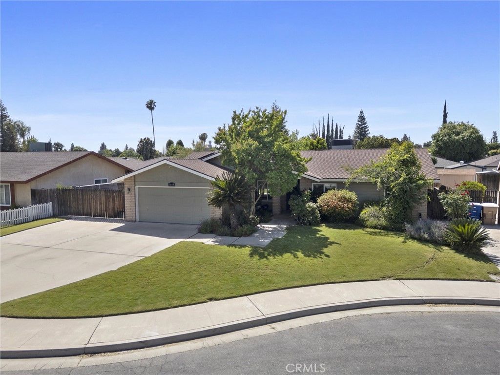 Image 31 of property listing at 1409 Longway Lane, Bakersfield, CA 93309