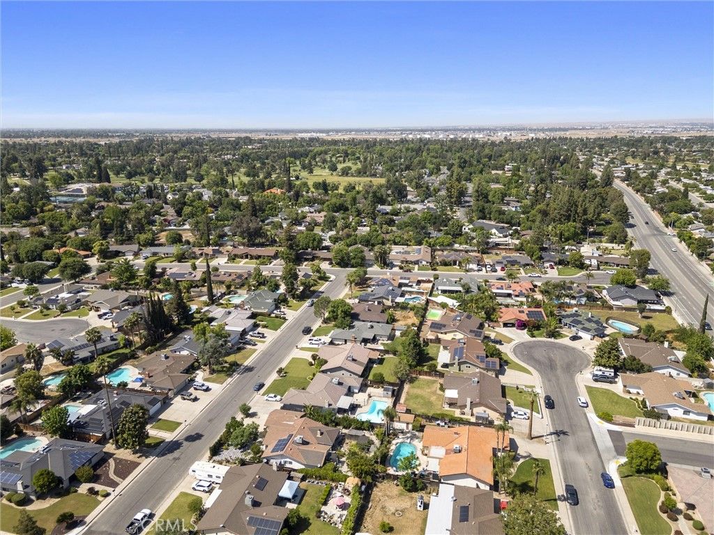 Image 32 of property listing at 1409 Longway Lane, Bakersfield, CA 93309