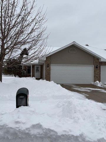 338 Woodridge PLACE, Manitowoc, WI 54220