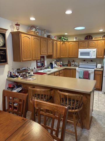 338 Woodridge PLACE, Manitowoc, WI 54220