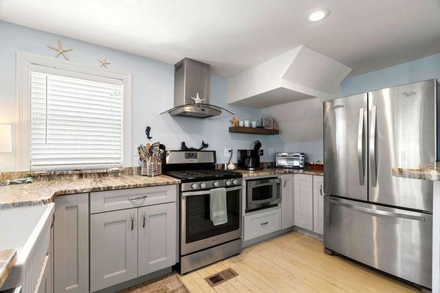 98 Central Avenue, Salisbury, MA 01952