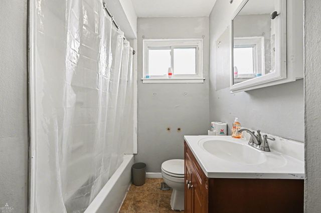 27081 Barrington St Street, Madison Heights, MI 48071