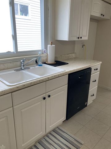 27081 Barrington St Street, Madison Heights, MI 48071