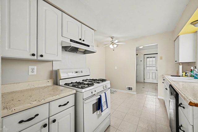 27081 Barrington St Street, Madison Heights, MI 48071