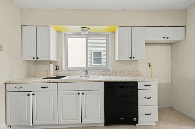 27081 Barrington St Street, Madison Heights, MI 48071