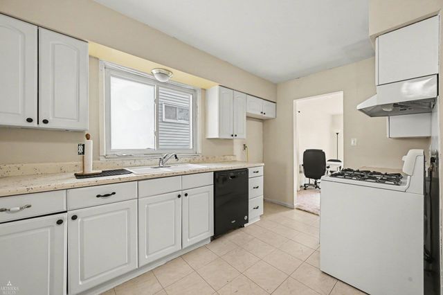 27081 Barrington St Street, Madison Heights, MI 48071