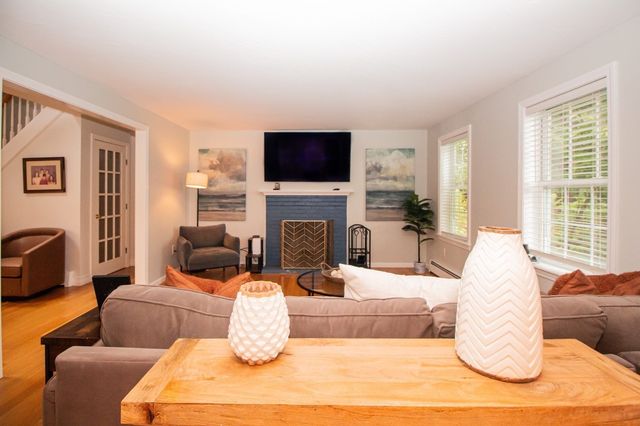 68 Biscuit Hill Dr, Leominster, MA 01453