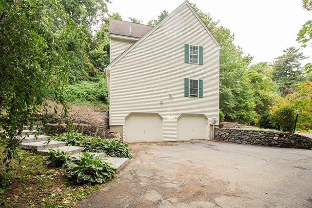 68 Biscuit Hill Dr, Leominster, MA 01453