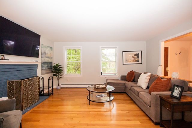 68 Biscuit Hill Dr, Leominster, MA 01453