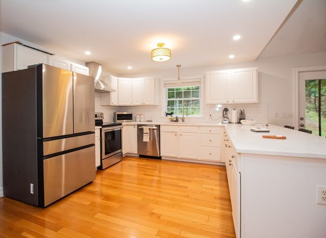 68 Biscuit Hill Dr, Leominster, MA 01453