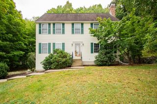 68 Biscuit Hill Dr, Leominster, MA 01453