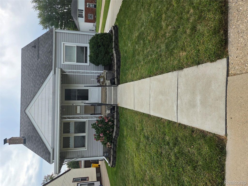 17980 Wexford Street, Roseville, MI 48066