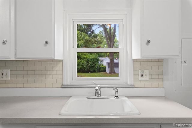 18411 Foch Street, Livonia, MI 48152