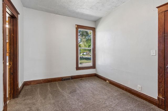422 N 8TH Street, Council Bluffs, IA 51503
