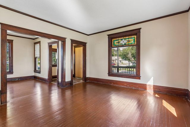 422 N 8TH Street, Council Bluffs, IA 51503