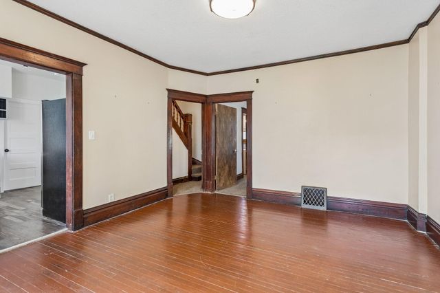 422 N 8TH Street, Council Bluffs, IA 51503