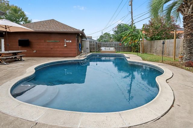 803 Whitecap Drive, El Lago, TX 77586