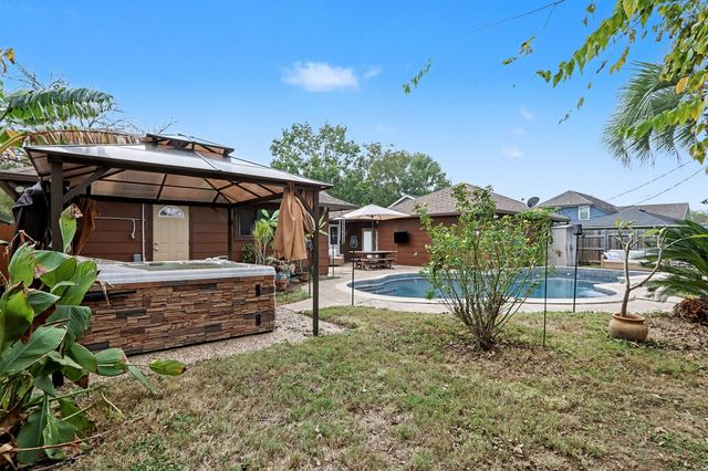 803 Whitecap Drive, El Lago, TX 77586