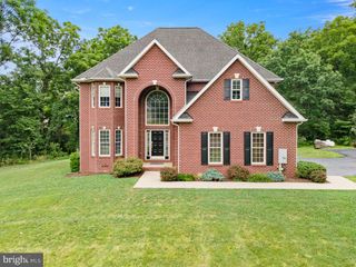 483 SIERRA DR, Martinsburg, WV 25403