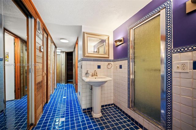 10 S Melrose Dr, Miami Springs, FL 33166