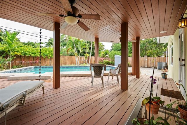 10 S Melrose Dr, Miami Springs, FL 33166