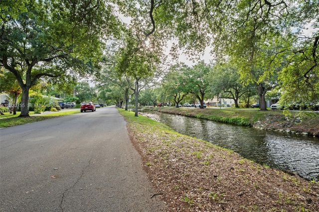 10 S Melrose Dr, Miami Springs, FL 33166