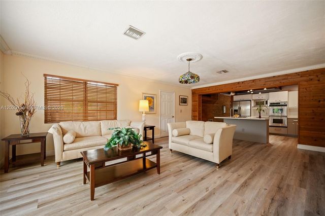 10 S Melrose Dr, Miami Springs, FL 33166