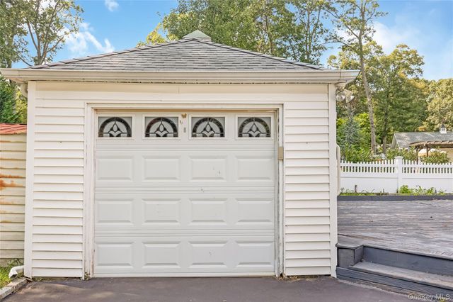 42 Pineacre Drive, Smithtown, NY 11787