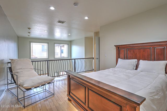 100 S Placita Colonia Solana, Tucson, AZ 85716