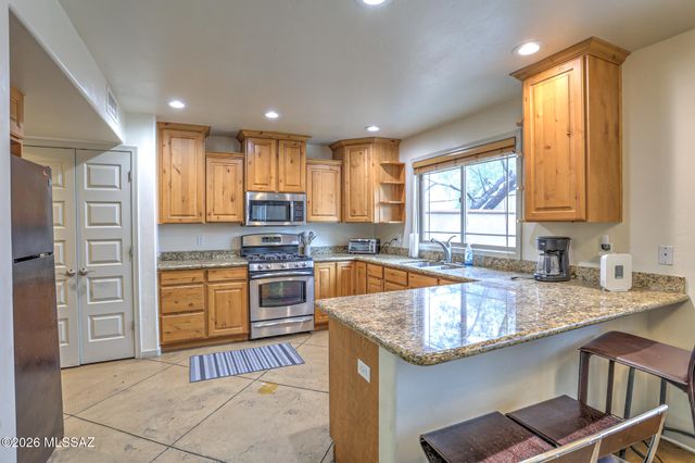 100 S Placita Colonia Solana, Tucson, AZ 85716