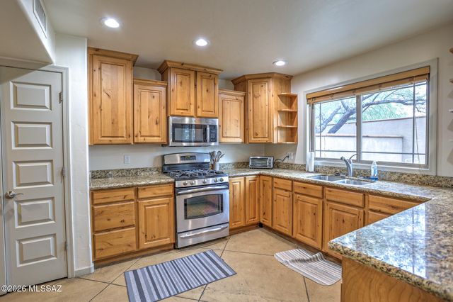 100 S Placita Colonia Solana, Tucson, AZ 85716