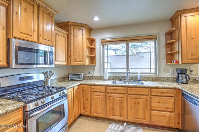 100 S Placita Colonia Solana, Tucson, AZ 85716