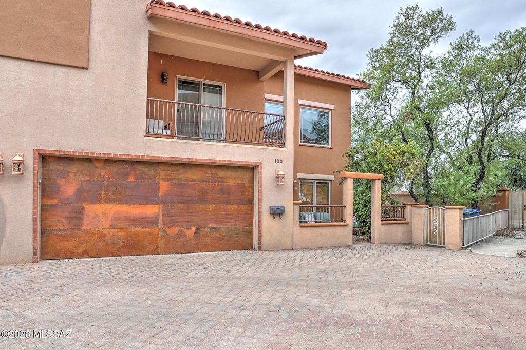 100 S Placita Colonia Solana, Tucson, AZ 85716