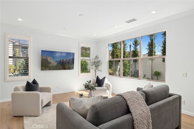 76 Decker, Irvine, CA 92620