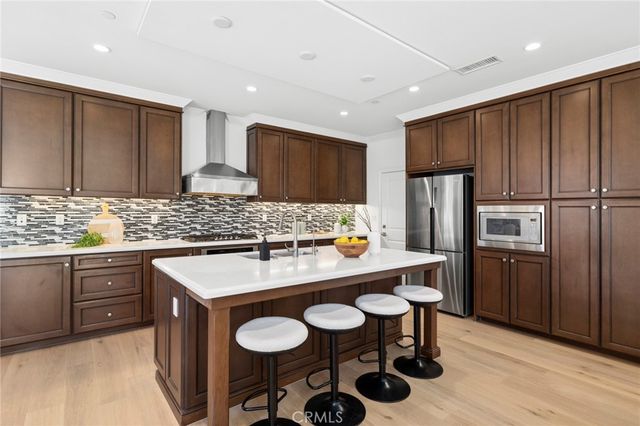 76 Decker, Irvine, CA 92620