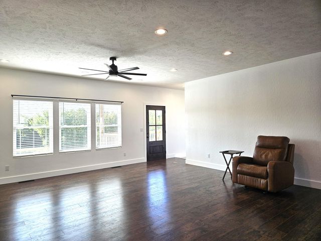 670 N Sunset Avenue, Bolivar, MO 65613