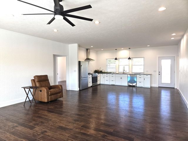 670 N Sunset Avenue, Bolivar, MO 65613