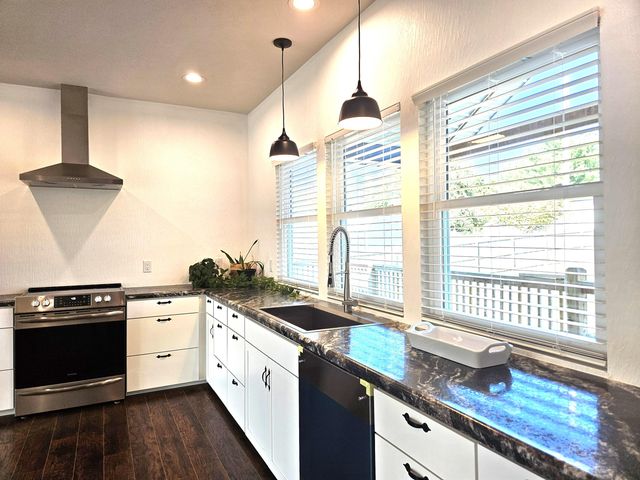 670 N Sunset Avenue, Bolivar, MO 65613