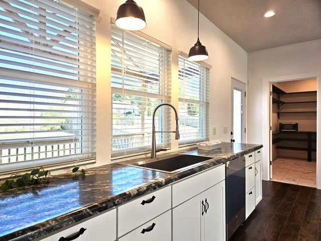 670 N Sunset Avenue, Bolivar, MO 65613