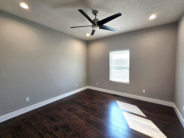 670 N Sunset Avenue, Bolivar, MO 65613