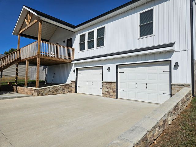 670 N Sunset Avenue, Bolivar, MO 65613